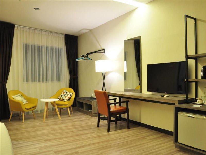 Frazel Inn Hotel Parit Buntar Buitenkant foto