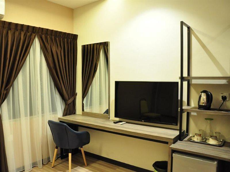 Frazel Inn Hotel Parit Buntar Buitenkant foto