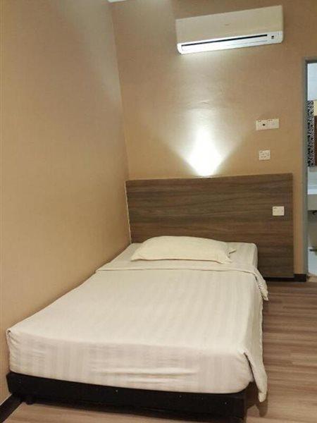 Frazel Inn Hotel Parit Buntar Buitenkant foto