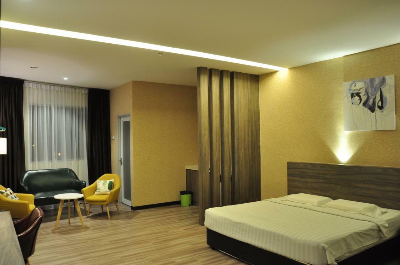 Frazel Inn Hotel Parit Buntar Buitenkant foto