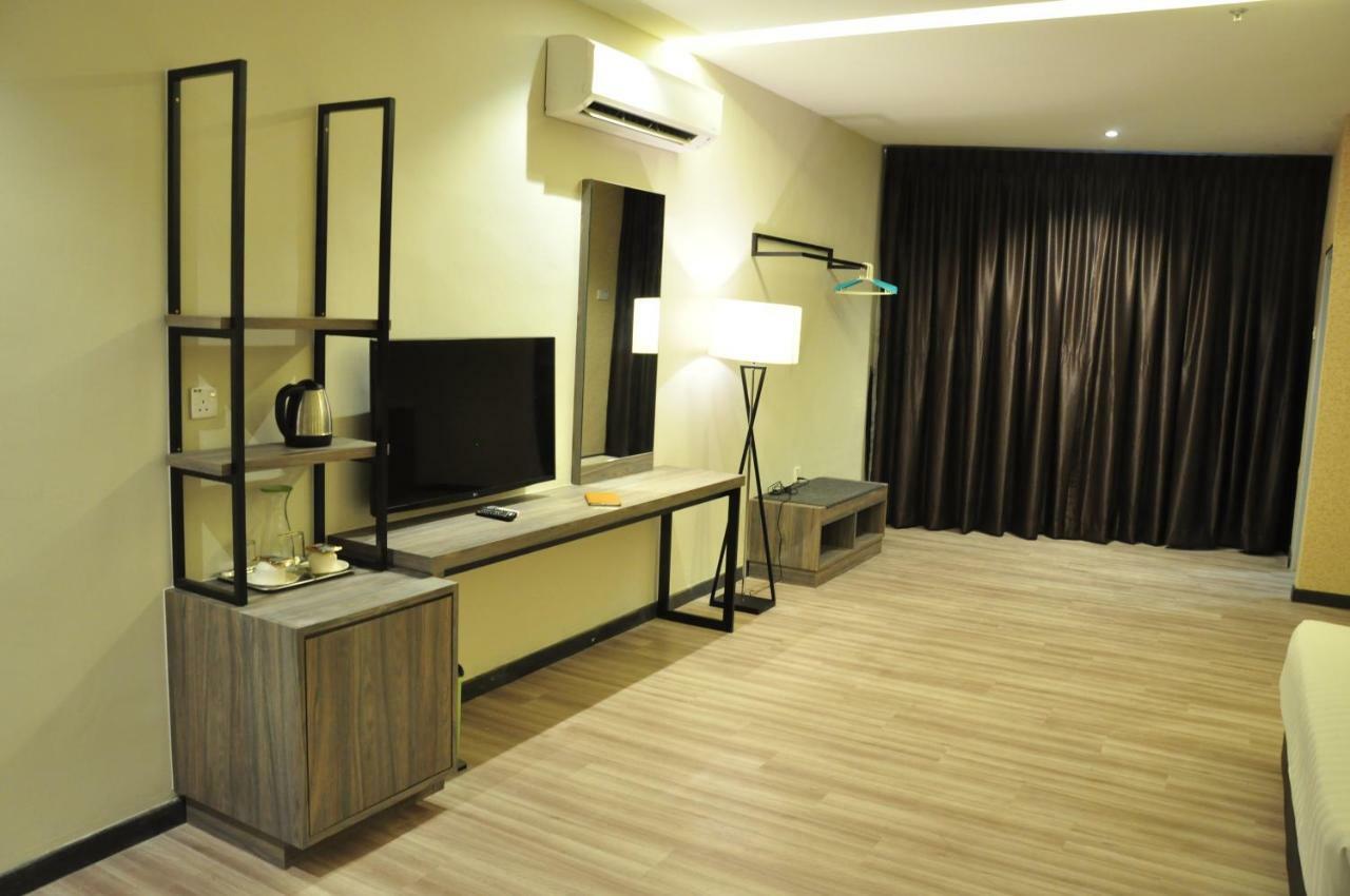 Frazel Inn Hotel Parit Buntar Buitenkant foto