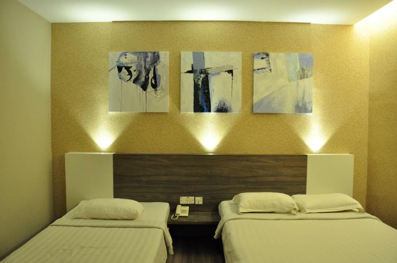 Frazel Inn Hotel Parit Buntar Buitenkant foto
