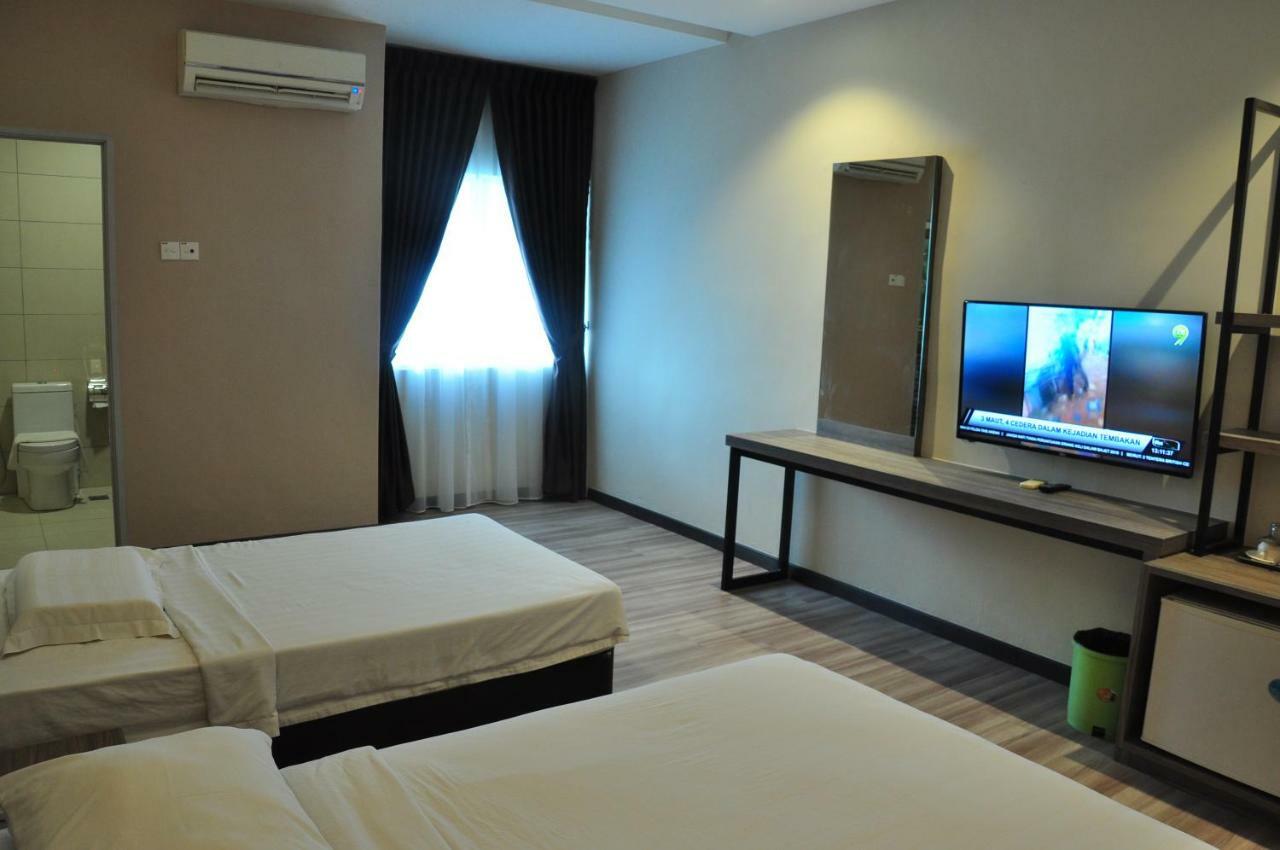 Frazel Inn Hotel Parit Buntar Buitenkant foto