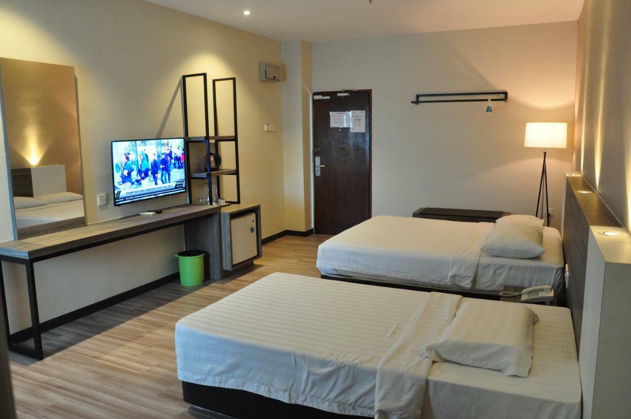 Frazel Inn Hotel Parit Buntar Buitenkant foto