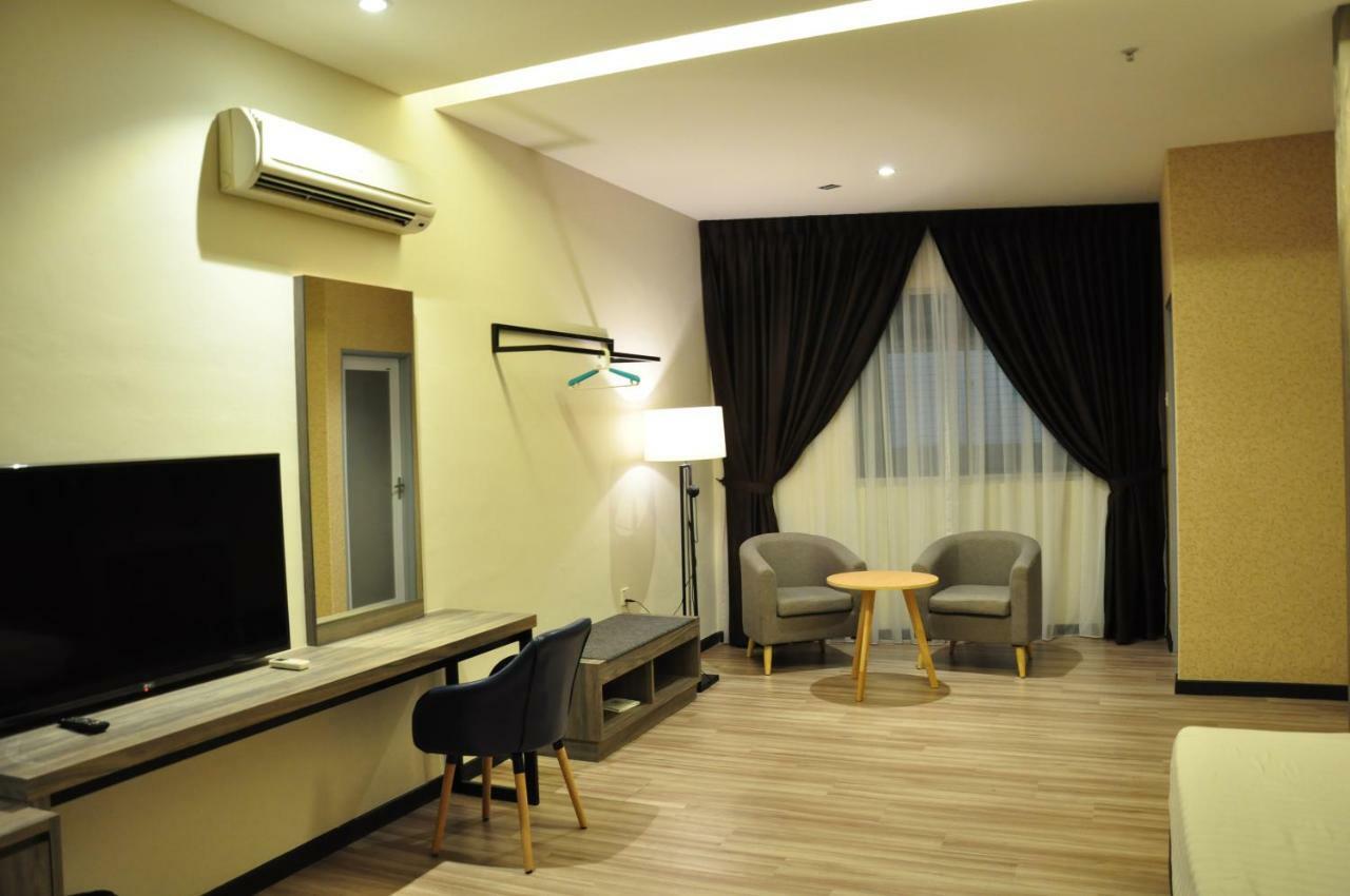 Frazel Inn Hotel Parit Buntar Buitenkant foto