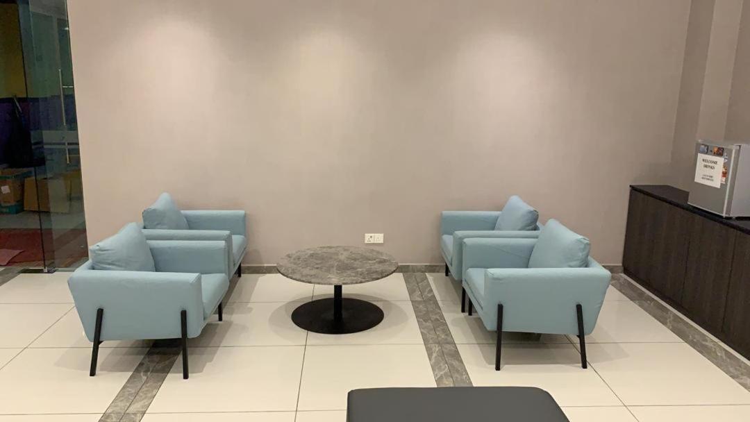 Frazel Inn Hotel Parit Buntar Buitenkant foto
