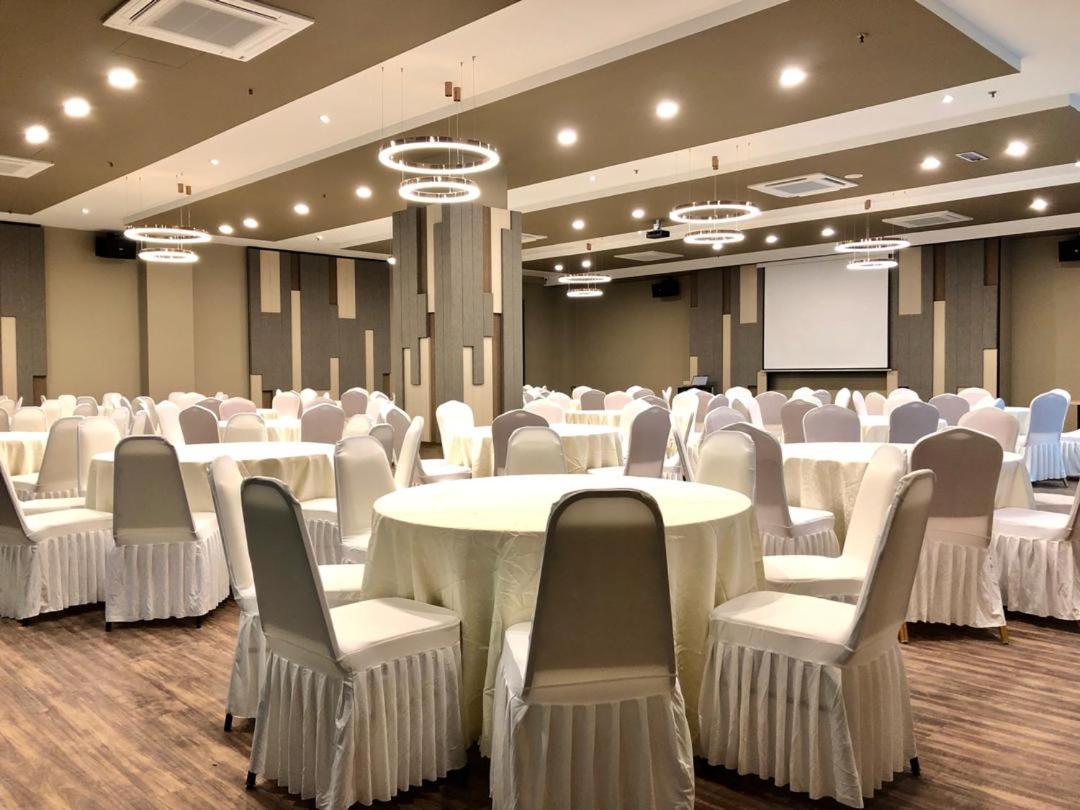 Frazel Inn Hotel Parit Buntar Buitenkant foto