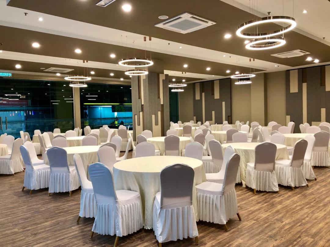 Frazel Inn Hotel Parit Buntar Buitenkant foto
